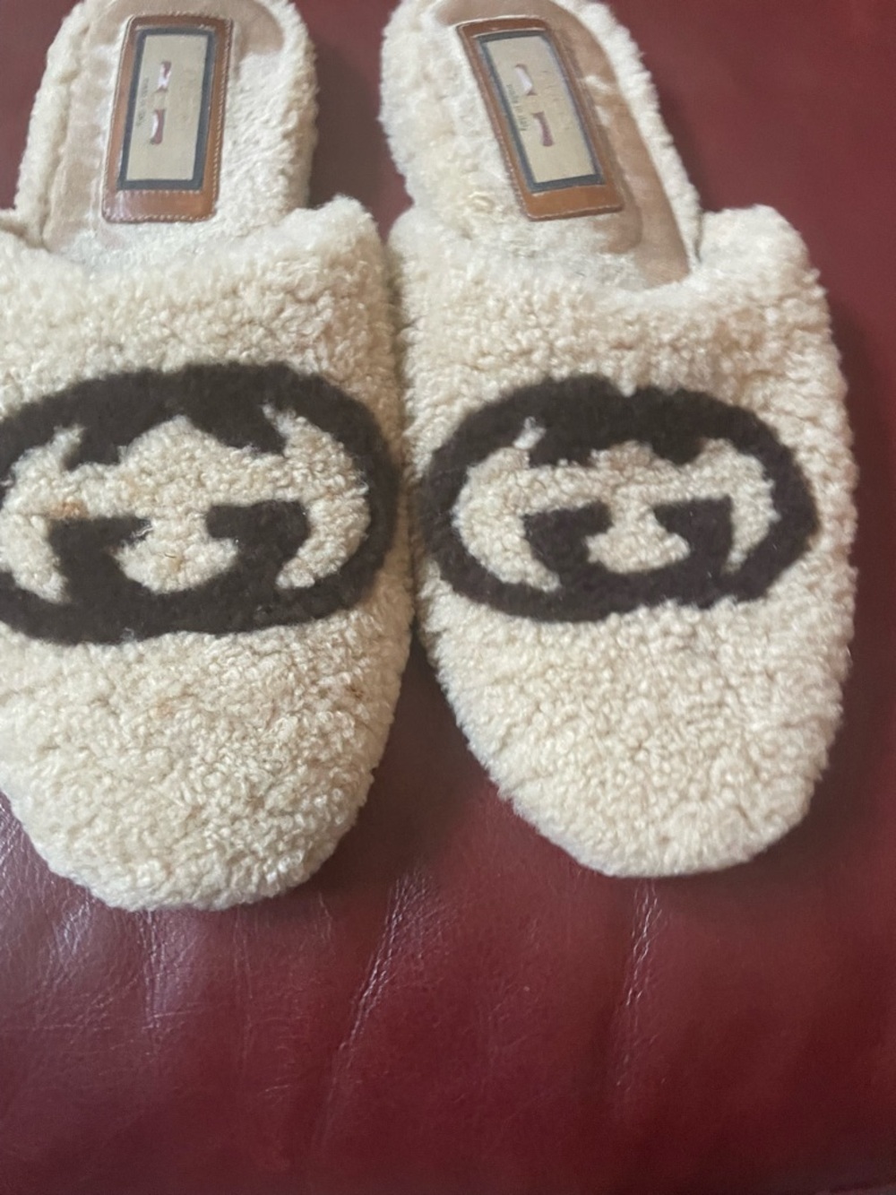 Gucci Beige Shearling Logo Slide Shearling Slippers, Size 38 - Picture 3 of 11